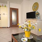 In Centro A Apartment Torri Del Benaco